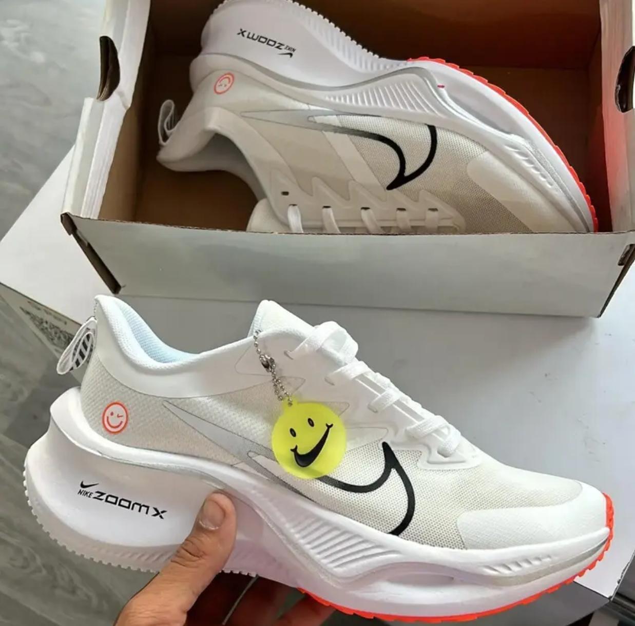 Nike zoom x smily